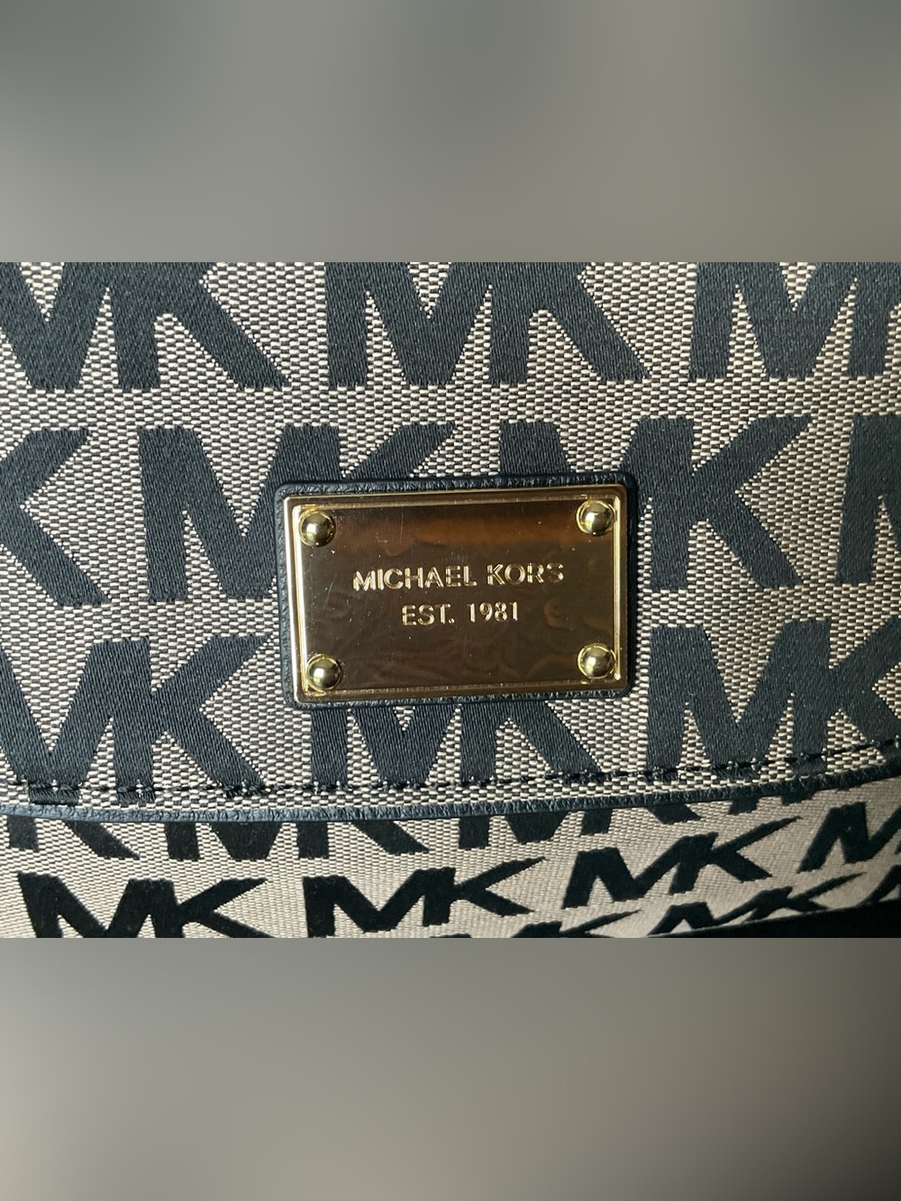 Michael Kors Jet Set Black/Tan MK Logo Crossbody Md Tassel Conv $258 - Picture 6 of 16